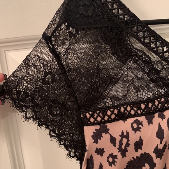 striped box boutique - leopard lacey top - Picture 7 of 8